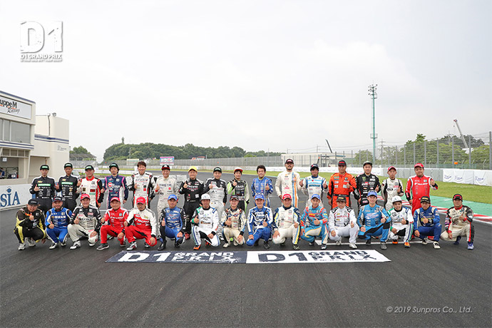 選手たちと集合写真